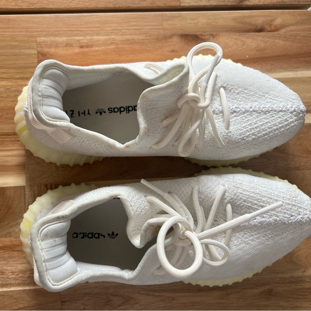 Yeezys 350 V2  Cream/white size 9